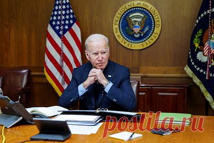 Стало известно о разногласиях Байдена и Си Цзиньпина по ситуации на Украине. Телефонный разговор президента США Джо Байдена и председателя КНР Си Цзиньпина продемонстрировал глубокие расхождения позиций двух стран по вопросам, касающимся Украины и Тайваня. В Politico рассказали, что Байден не смог убедить председателя КНР воспользоваться своим влиянием для давления на Россию.