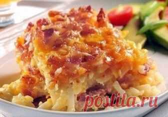 Идея к ужину. Очень вкусная находка! 


Приготовление:
Очищенный картофель натираем на крупной терке и выкладываем первым слоем.
Следующим слоем выкладываем лук и бекон (можно заменить ветчиной или мясом).
Натираем сверху сыр.
Повторяем …