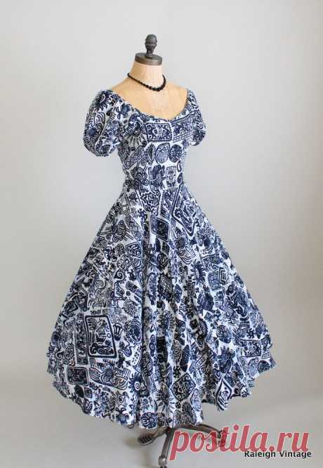 Vintage 1950s Dress : 40s 50s Full Skirt Tiki Dress