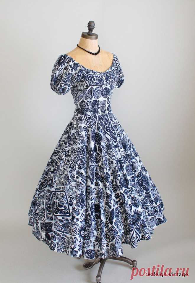 Vintage 1950s Dress : 40s 50s Full Skirt Tiki Dress