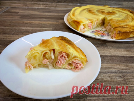 Блинный пирог с мясом Вкусный блинный пирог, который быстро готовится и так же быстро съедается.Рецепт пирога:Блины:Молоко - 400 мл.Крахмал - 200 г.Яйцо - 2 шт. (Крупные)Сахар - 1 ст.лСоль - 1 ч.лРастительное масло - 3 ст.лНачинка:Сыр - 300 г.Колбаса - 200 г.Куриная грудка отварная - 200 г.Заливка:Сметана -...