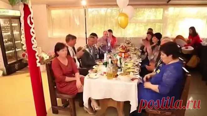 Пацаны красиво спели про маму,Смотрите все