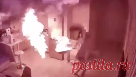 В Челябинске школьница устроила пожар на кухне, это попало на видео. В Челябинске приготовление еды закончилось для школьницы пожаром. Об этом сообщает управление МЧС по региону. По данным ведомства, девушка решила разогреть наггетсы на сковороде, но в какой-то момент масло на сковороде воспламенилось. На ...