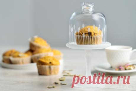 Тыквенно-овсяные маффины Тыквенный сезон уже почти разгаре. Этот солнечный, осенний овощ прекрасно проявляет себя не только в супах и вторых блюдах, но также и в выпечке.

Предлагаем рецепт простых и вкусных маффинов, большой их плюс в том, что почти все ингредиенты смешиваются в блендере.

Примерная энергетическая ценн