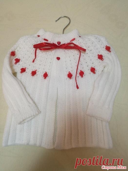 Детский кардиган спицами по мотивам ретро-модели Приветствую любителей и любительниц вязания! Связался младшей внучке такой жакетик. Вдохновилась ретро-моделью: