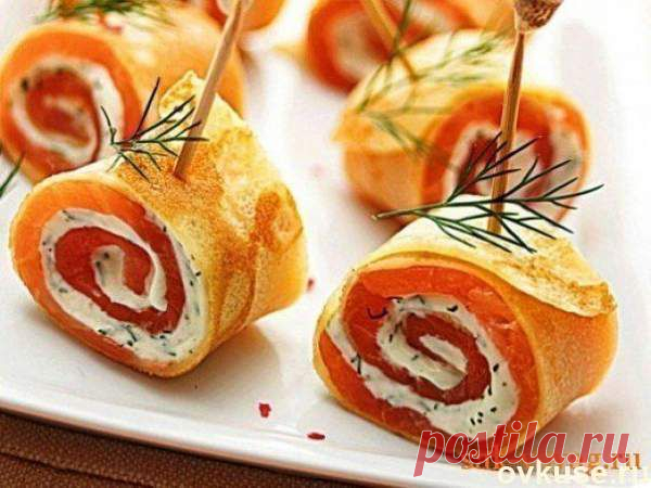 Блинные рулетики с красной рыбой - Простые рецепты Овкусе.ру
