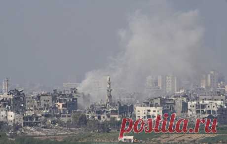 Посол Израиля в РФ подтвердил операцию в секторе Газа "с воздуха, суши и моря". Она еще не широкомасштабная, отметил Александр Бен Цви