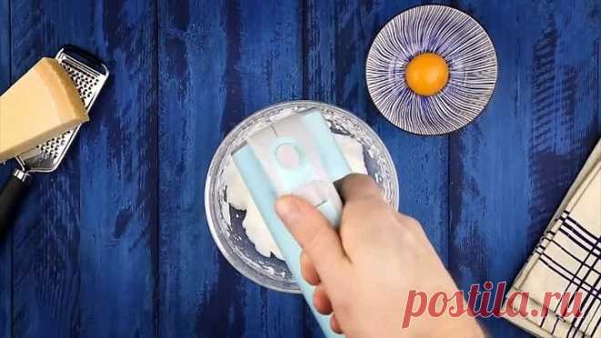 Пропускаем яйца через сито на сковороду. Вкуснейший завтрак за 5 минут!