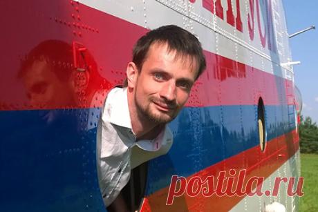 Журналисту «Комсомольской правды» Можейко предъявили обвинения. Журналисту «Комсомольской правды Беларусь» Геннадию Можейко предъявлены обвинения. Как выяснило издание, репортера обвиняют в преступлениях по статьям «Разжигание социальной вражды или розни» и «Оскорбление представителя власти». Можейко писал о застрелившем в Минске сотрудника КГБ программисте Андрее Зельцере.
