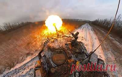 МО РФ заявило об уничтожении опорного пункта ВСУ в Запорожской области. Экипажи танков Т-80БВ группировки войск "Днепр" вели стрельбу прямой наводкой, координаты цели и корректировку их огня осуществляли расчеты БПЛА, отметили в военном ведомстве