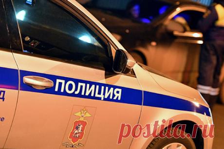 Четверо россиян попали под подозрение по делу о нападении на полицию в Лисках. Следователи определили круг подозреваемых в причастности к нападению на отдел полиции в городе Лиски Воронежской области. В настоящее время они проверяют четверых мужчин. Личность нападавшего на отдел полиции пока не установлена. Оперативники выяснили, что он вооружен только СВУ.