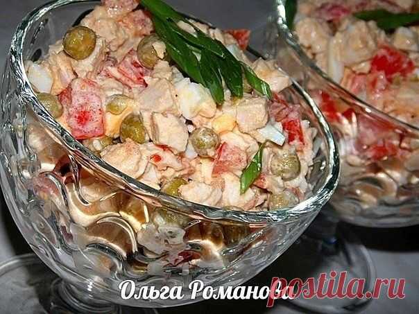 КУРИНЫЙ С ТОМАТОМ !!!  **Кура 300г, томат 3шт, яйцо 3шт -всё кубиком, зел/горошек, зел/лук, соль, перец. *Заправка: сметана, майонез -50х50.
