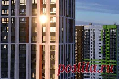 В России подорожала ипотека. По итогам апреля 2023 года в России подорожала ипотека — средняя ставка по жилищным кредитам выросла на 0,34 процентного пункта, до 8,52 процента годовых. Об этом сообщает Центробанк (ЦБ) в своем отчете. Такую динамику объясняют в том числе сокращением доли займов по договорам долевого участия (ДДУ).