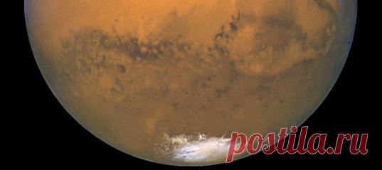 Когда-то на Марсе текли извилистые реки, плескались моря и океаны. Как могла планета, получающая маловато солнечного света, поддерживать гидросферу? Новая гипотеза ученых полагается на высотные облака из тонкого слоя льда.