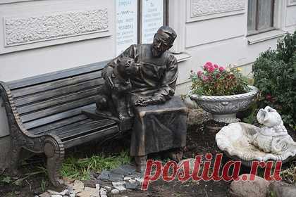 В российском городе разрушили памятник героям повести «Собачье сердце». В центре Петербурга демонтировали памятник героям повести Михаила Булгакова «Собачье сердце». Изваяние профессора Преображенского и пса Шарика в российском городе убрали из-за жалобы. Памятник установили в 2018 году на Моховой улице, инициатором стал один из горожан Александр Габитов.