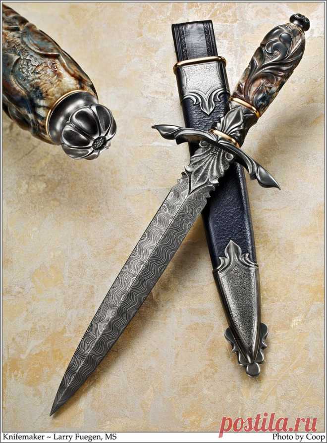 Кинжал от Larry Fuegen, MS. Дамасская сталь. Литьё. Резьба по камню.