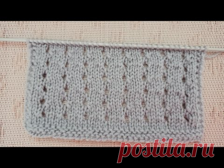 Лёгкий ажурный узор спицами поворотными и круговыми рядами.