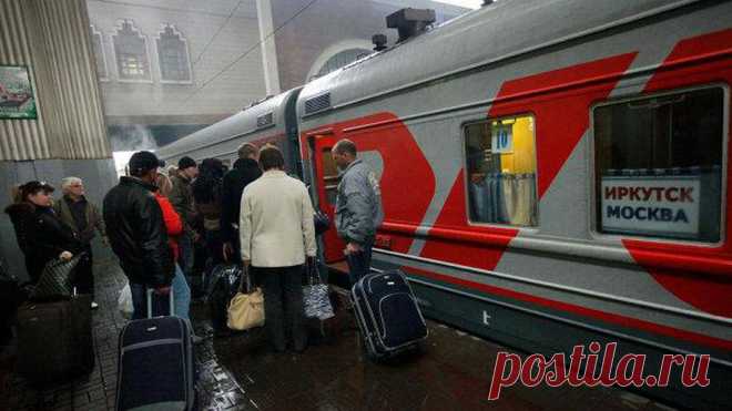 Пустынный перрон: почему в России прекратили продажу билетов в плацкарт Компания «Российские железные дороги» (РЖД) временно остановила продажу билетов в плацкартные и общие вагоны поездов дальнего следования с отправлением с 1 января 2018 года. При этом в продаже останут…