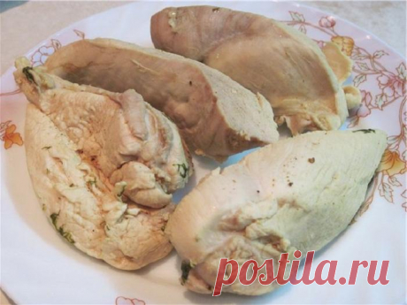 Подруга-повар научила меня правильно варить куриное филе: вкусно для бутербродов и хорошо режется на салат