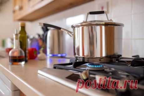 Быстрый способ отмыть решетку на плите: не останется ни жира, ни грязи   Решетка газовой плиты наиболее подвержена загрязнениям. На ней постоянно налипает пища, которая под действием температуры превращается в уголек и затвердевает. Сверху покрывается жиром и эту смесь...