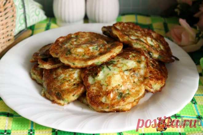 Кабачковые оладьи с мягким творогом и зеленью фото рецепт приготовления