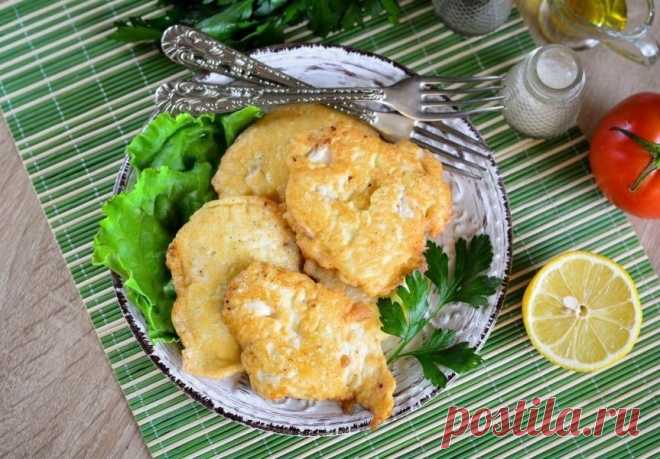 Отбивные из куриного филе на сковороде

Ингредиенты:

Куриное филе — 350 г
Яйца куриные — 1 шт.
Майонез — 1,5 ст. л.
Мука — 2 ст. л.
Масло растительное — 2 ст. л.
Соль — по вкусу
Черный молотый перец — по вкусу

Приготовление:

1. Куриное филе промойте, нарежьте пластинками и отбейте с помощью молоточка. Мясо поперчите и посолите.
2. В отдельной миске смешайте яйцо, муку и майонез. Добавьте по вкусу соль.
3. Кляр взбейте до получения однородной массы. Для этого используйте...
