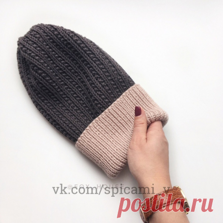 Удлиненная бини 
_________________________
Для вязания вам понадобится пряжа меринос 50г-90м , чуть более 2 мотков.
Спицы номер 3,5 и 4,
иголка, ножницы, маркер, сантиметровая лента.
_________________________
Приступаем.
⠀ ⠀ Набрать на круговые спицы 3,5 94+1(для смыкания)петли и вязать резинку 1х1 примерно 16 см.
⠀ Затем убавить 2 петли так, чтобы сохранилась резинка 1х1 (изнаночную провязать вместе с лицевой - лицевой, а лицевую вместе с изнаночной -изнаночной). ⠀ Перейт...