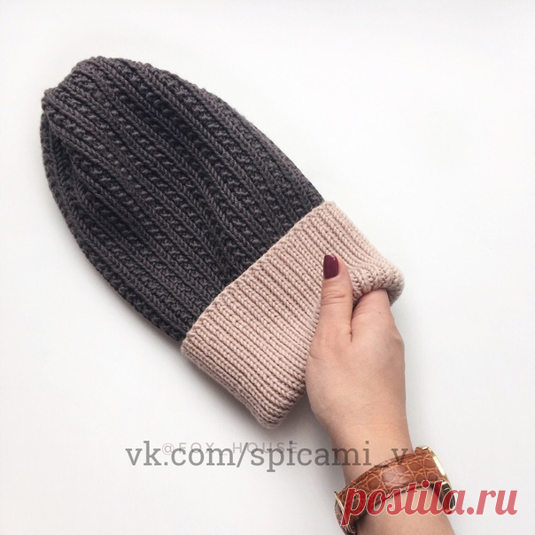 Удлиненная бини 
_________________________
Для вязания вам понадобится пряжа меринос 50г-90м , чуть более 2 мотков.
Спицы номер 3,5 и 4,
иголка, ножницы, маркер, сантиметровая лента.
_________________________
Приступаем.
⠀ ⠀ Набрать на круговые спицы 3,5 94+1(для смыкания)петли и вязать резинку 1х1 примерно 16 см.
⠀ Затем убавить 2 петли так, чтобы сохранилась резинка 1х1 (изнаночную провязать вместе с лицевой - лицевой, а лицевую вместе с изнаночной -изнаночной). ⠀ Перейт...