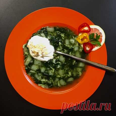 Крапивный суп  



Вкусный,полезный и элементарный в приготовлении.(Есть модифицированные варианты на мясном бульоне и с бОльшим разнообразием ингредиентов или с варёными яйцами,но мною горячо любим именно такой—пр…