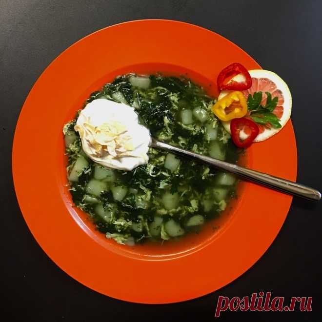 Крапивный суп  



Вкусный,полезный и элементарный в приготовлении.(Есть модифицированные варианты на мясном бульоне и с бОльшим разнообразием ингредиентов или с варёными яйцами,но мною горячо любим именно такой—пр…