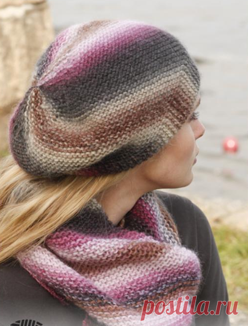 Шапка спицами из пряжи секционного крашения