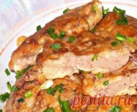 Нежная куриная печенка в сметанно-чесночно кляре
Ингредиенты:
Печень куриная -500 г
Сметана или майонез — 4-5 ст. л.
Яйцо — 3 шт
Мука пшеничная — 4 ст. л.
Чеснок 3-4 зубчика
Специи
Соль
Масло растительное (для жарки)
Приготовление:
Чеснок пропускаем через чесночницу.
Для кляра смешиваем яйцо, чеснок, сметану или майонез, добавляем муку и немного солим. Все взбиваем вилочкой.
Печень моем, очищаем от плёнок, режем порционно. Слегка отбиваем и посыпаем специями. Обмакиваем кусочки печени в кляр