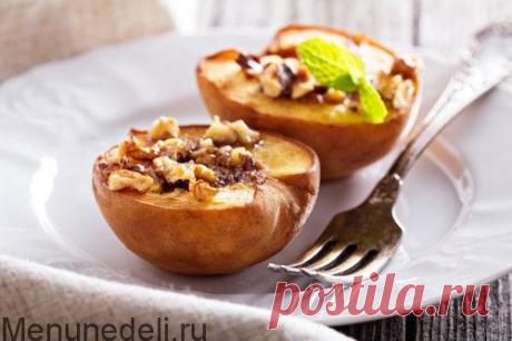 Печеные персики с орехами / Меню недели