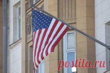 В США предложили ограничить поставки оружия Украине при невыполнении ряда норм. Сенатор Джеймс Дэвид Вэнс от штата Огайо представил законопроект, который предусматривает введение ограничений на поставку вооружения на Украину в случае невыполнения рекомендаций генинспектора Пентагона. Об этом сообщает The Daily Caller. Более половины оружия, подлежащего усиленному контролю, не отслеживали.