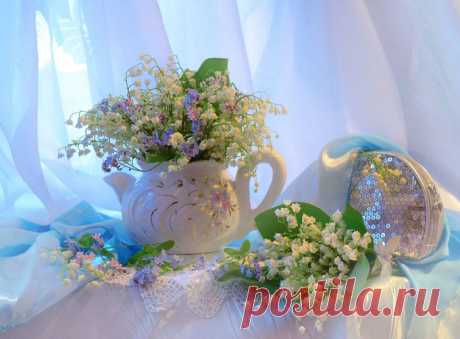 ВОЛШЕБНАЯ ОТКРЫТКА на 8 МАРТА ! ... Распустились с дыханьем весны, лепестки самых первых цветов, пусть согреют твой праздник они, и исполнят желанья из снов ...