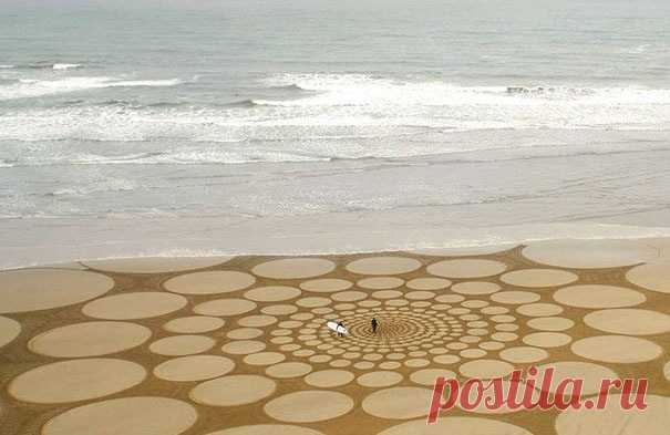 В течение последних 17 лет Джим нарисовал сотни уникальных изображений по всему миру. Смытые приливом, сейчас их можно увидеть лишь на фотографиях. https://vk.com/photo-17655824_274642263