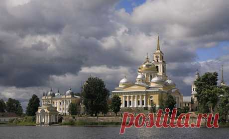 Тайны и легенды Ниловой Пустыни (Тверь - Домотканово с деревенской трапезой под баян - Торжок - озеро Селигер - Осташков, 2 дня) 
Даты выезда: 04.11.16, 23.02.17, 29.04.17

Обретение мощей Нила Столобенского

В период управления монастырем Нило-Столобенская пустынь первых двух настоятелей - Германа и Нектария, святые мощи преподобного Нила Столобенского все еще покоились в земле, хотя со времени преставления этого угодника Божия не переставали совершаться чудеса при его гробнице.