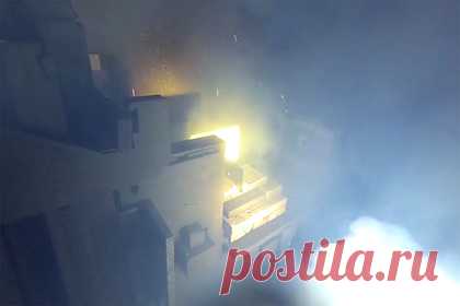 Современную защиту для танков проверили на взрыв и показали на видео. В Научно-исследовательском институте стали провели испытания динамической защиты «Реликт», установленной в современных Т-72Б3, Т-80БВМ и Т-90М «Прорыв». Специалисты выяснили, что патрон крупного калибра пробил пластину защиты, однако на взрыв она не сработала, как это было бы при подлете противотанкового снаряда.