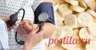 Вот как бананы могут держать под контролем ваше давление Бананы снижают давление не хуже таблеток. По словам экспертов в области здравоохранения, включение бананов в ваш ежедневный рацион не только дает мгновенный прилив энергии, но и помогает поддерживать в норме ваше кровяное давление...