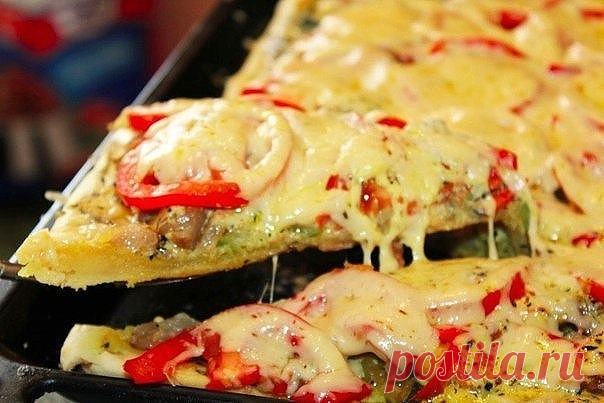 Пицца, от которой теряешь голову 


Вкусная и сочная. Очень нравится моей семье!









Ингредиенты:
Мука — 500 гВода — ½–1 стаканаМасло сливочное — 100 гСоль — 1 щепоткаСахар — 1 щепоткаБаклажаны — 2 шт.Перец болгарский — 1 шт.Пом…