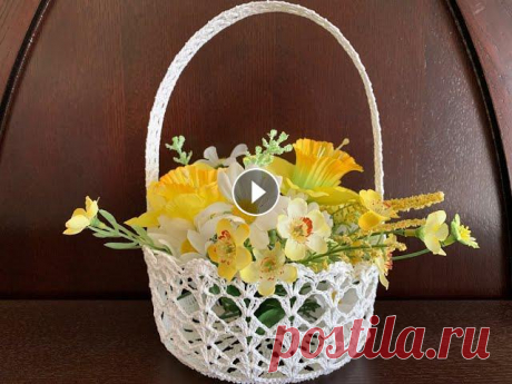 Нарядная корзинка связанная крючком В этом видео я показываю как связать крючком небольшую (около 15 сантиметров в диаметре) корзинку, которую можно использовать на Пасху, положив в неё ...