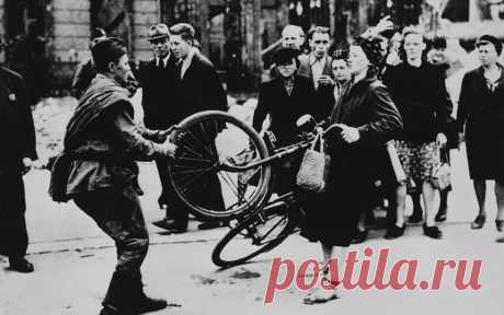Освободители или насильники. Кто надругался над миллионами немок в 1945-м? - L!FE.ru