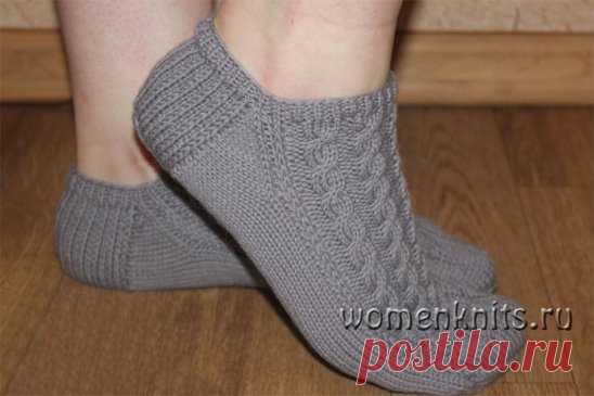 Следки Елены на двух спицах
Описание: http://womanknits.ru/vyazanie-dlya-zhenshchin/noski-tapochki/sledki-eleny-na-dvukh-spicah