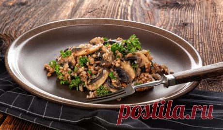 Гречневое ризотто с грибами, чесноком и пармезаном