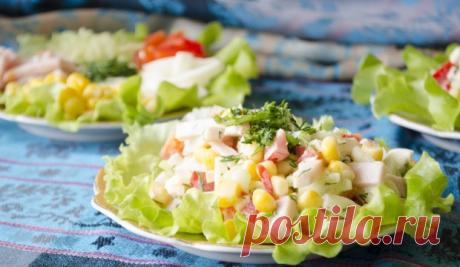Салат из болгарского перца и ветчины Рецепт приготовления салата из болгарского перца, ветчины, огурца, вареных яиц и консервированной кукурузы с пошаговыми фотографиями и видео-рецептом