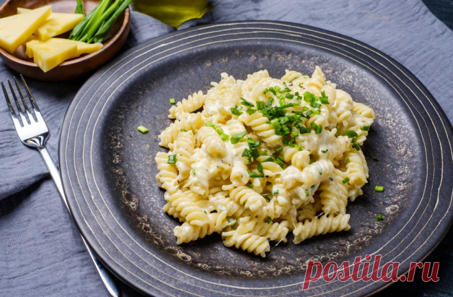 Käsenudeln - Rezept Das Rezept Käsenudeln ist ein schnelles und preiswertes Rezept für die ganze Familie. Mit grünem Salat serviert, schmeckt es immer.