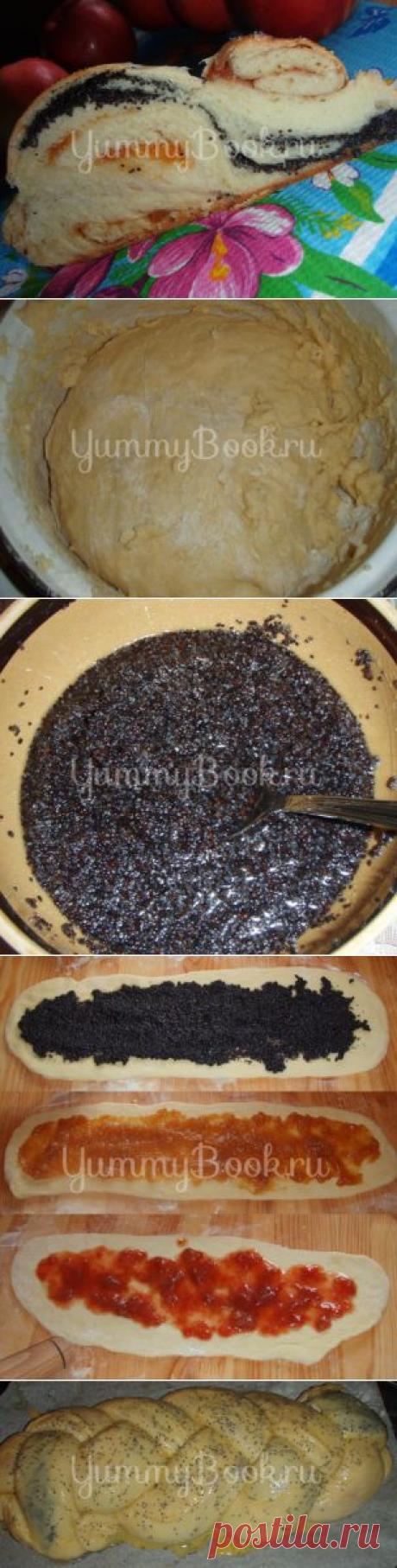 Плетенка с клубникой, яблоком и маком! - пошаговый рецепт с фото
Всем привет! Значит история такая) просыпаюсь я утром, а это 7.00 ставлю чайник в хлебницу, а хлеба нет( магазин с 8.00, а свежий хлеб с 9.00...всё жизнь потеряна(... Но только отличный рецепт и два часа занятости и у меня на столе потрясающая фруктовая булка плетенка! И все семейство счастливое и я довольна)!!!