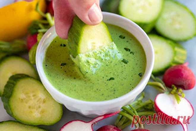 8 самых вкусных заправок для салата - FAQ-ДИЕТА Домашние заправки для салатов намного лучше, чем купленные в магазине, и по составу и по цене! Рецепты заправок просты в изготовлении и количество