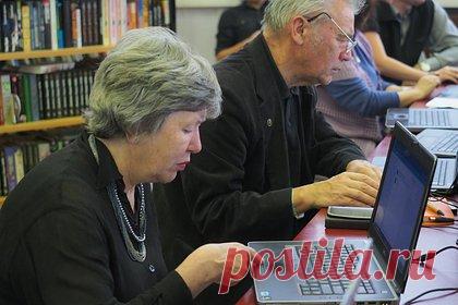 Самозанятых пенсионеров предупредили о потере ряда льгот. Если пенсионер трудится в статусе самозанятого, то он может потерять ряд льгот. Об этом в интервью агентству «Прайм» рассказал декан факультета права НИУ ВШЭ Вадим Виноградов. В первую очередь, речь идет об индексации пенсии. Виноградов напомнил, что самозанятые приравниваются к неработающим.