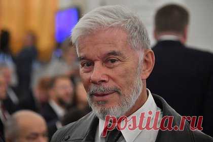 Олег Газманов призвал запретить звездам хвастаться богатством в соцсетях. Народный артист России Олег Газманов призвал запретить знаменитостям хвастаться богатством в соцсетях. 72-летний артист привел в пример Китай, где звездам запретили демонстрировать роскошную жизнь. «Я, кстати, не бедный человек, но я никогда не позволял себе даже в клипах», — заявил он.
